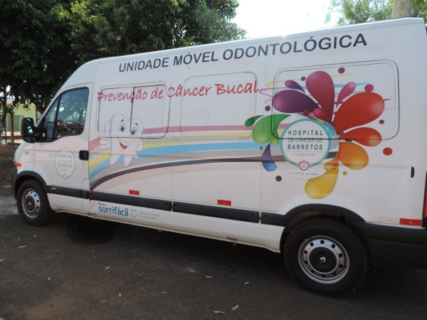 foto da Van do Hospital de Cancer de Barretos.
