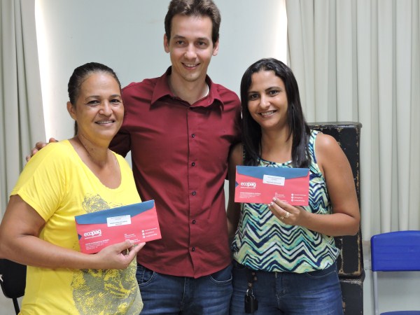 Administração realizou a entrega dos cartões 